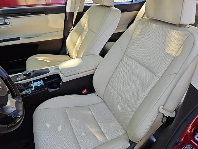 2017 Lexus ES 350 photo 32