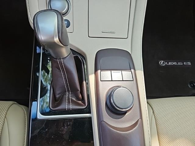 2017 Lexus ES 350 photo 20