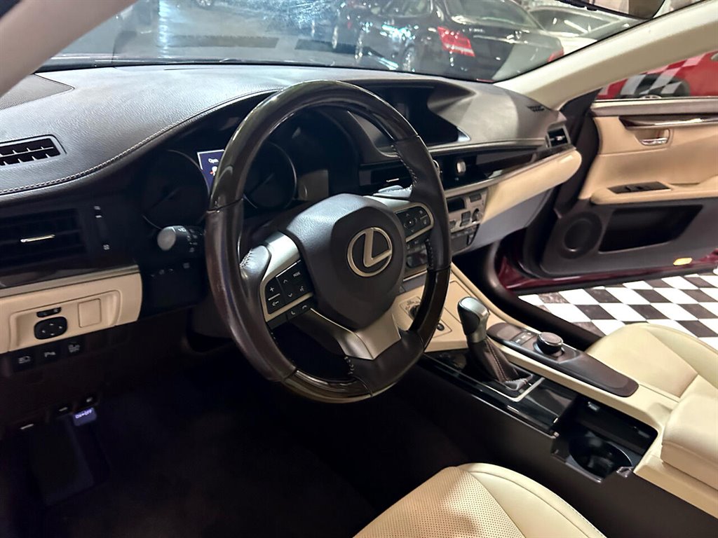 2017 Lexus ES 350 photo 30