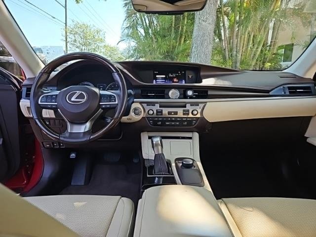 2017 Lexus ES 350 photo 2