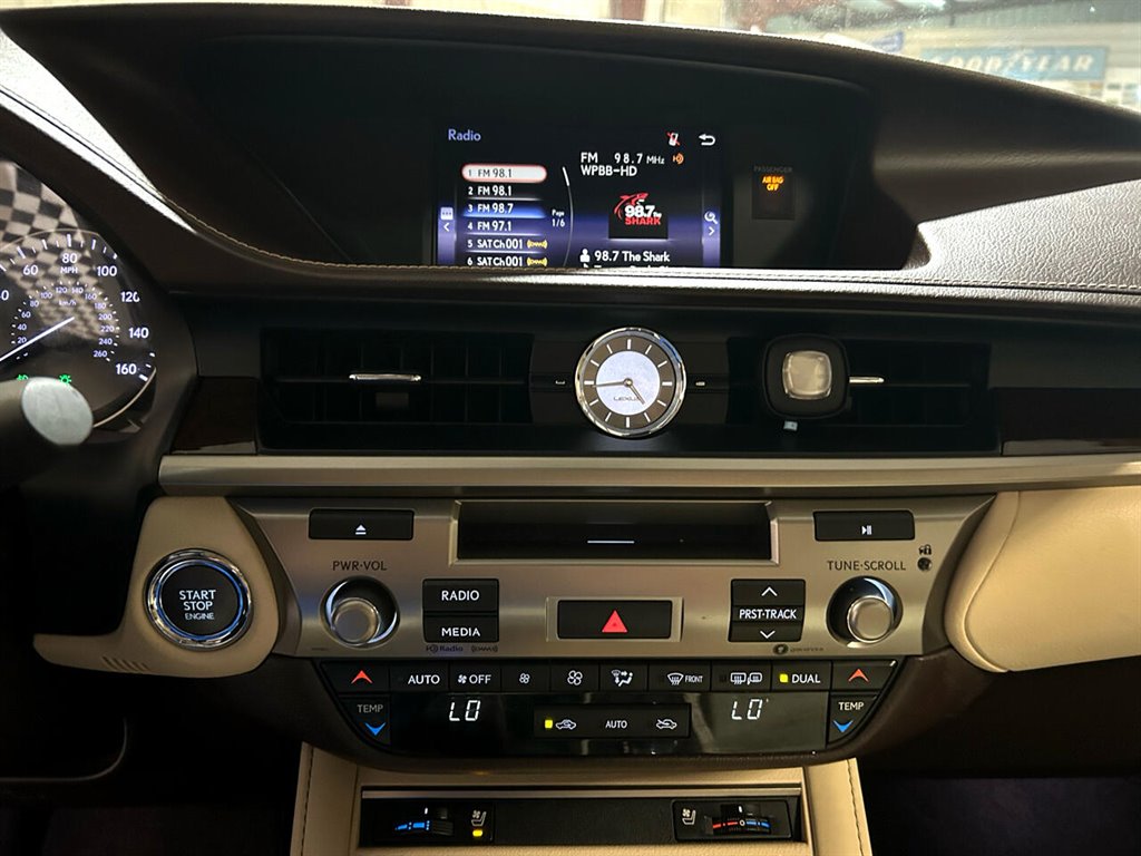 2017 Lexus ES 350 photo 28